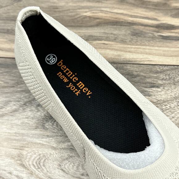 NIB Bernie Mev 39 Nikki Stretchy Knit Comfort Ballet Flats Nude Silver - Picture 7 of 10